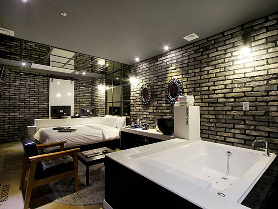 Cortinas blackout, wifi gratis y ropa de cama