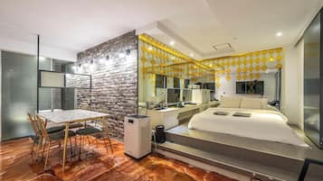 Holiday | Blackout drapes, free WiFi, bed sheets