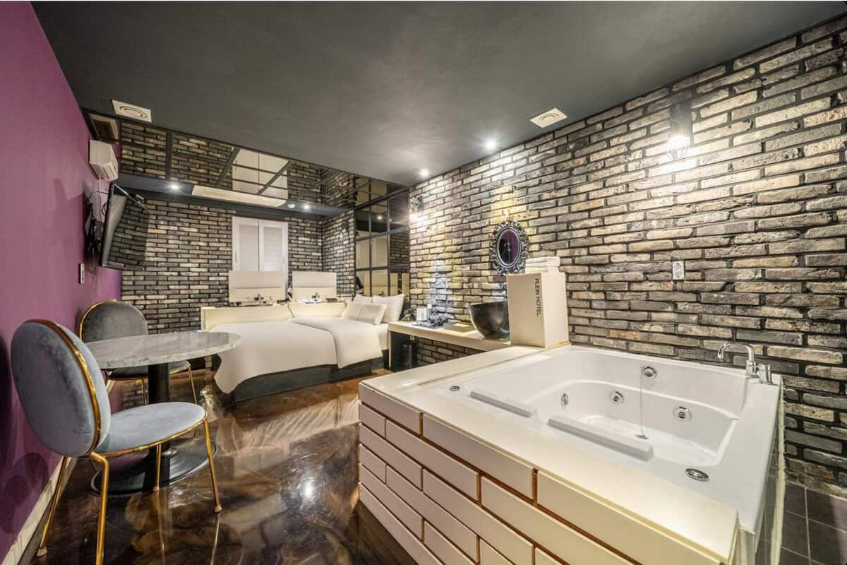 Suite de lujo | Cortinas opacas, wifi gratis, ropa de cama