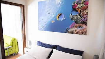 1 habitación, tabla de planchar con plancha, wifi gratis y ropa de cama