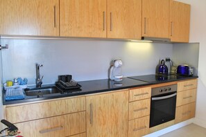 Fridge, microwave, oven, coffee/tea maker