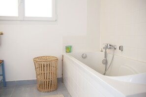 Badewanne, Haartrockner