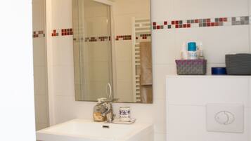 Baignoire, sĂšche-cheveux