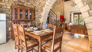 Dining - FALASARNA VILLAS "Villa Chrisanthi" (Kisamos)