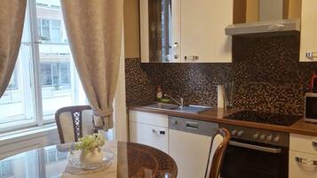 Fridge, microwave, oven, stovetop