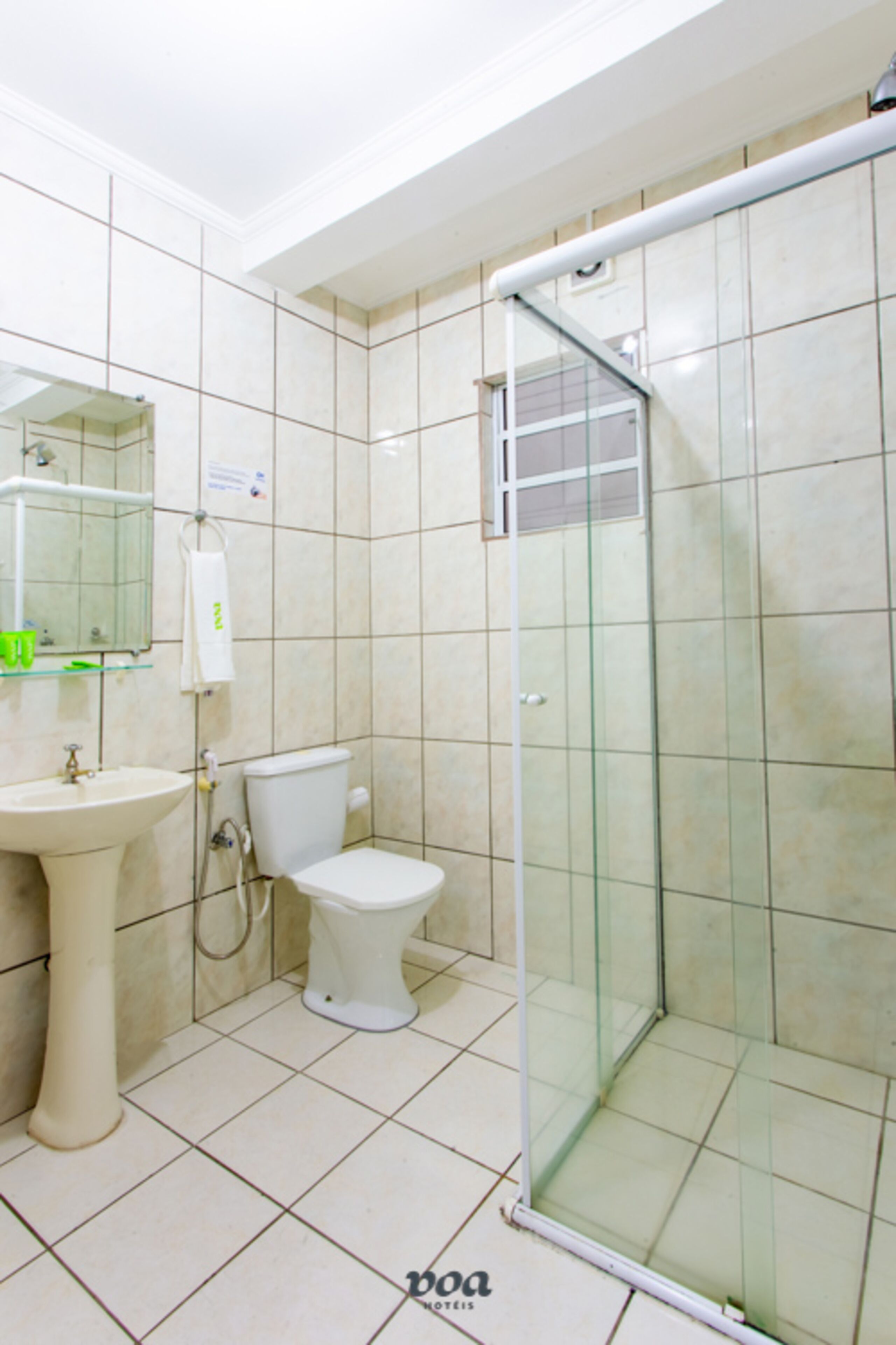 shower, free toiletries, hair dryer, bidet