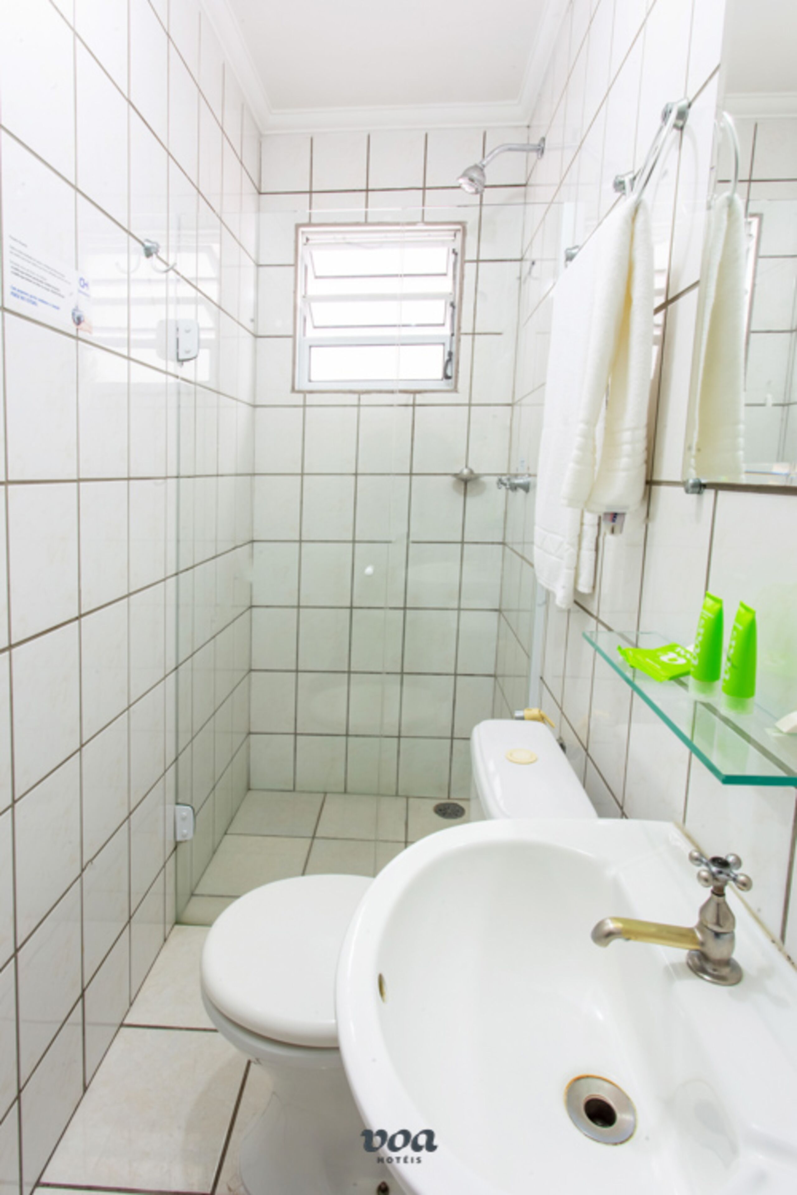 standard single room | bathroom | shower, free toiletries, hair dryer, bidet