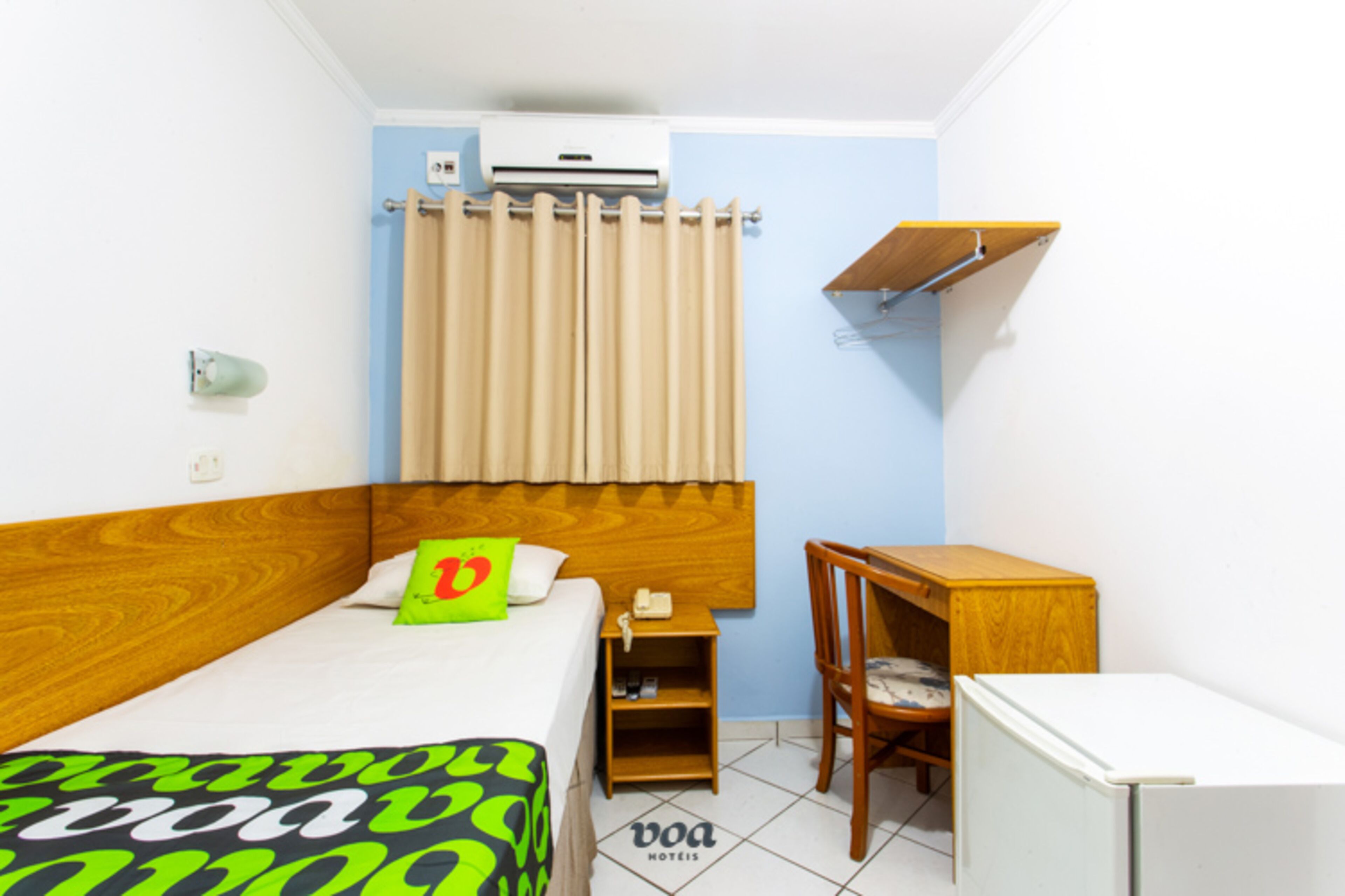 standard single room | minibar, desk, free wifi, bed sheets