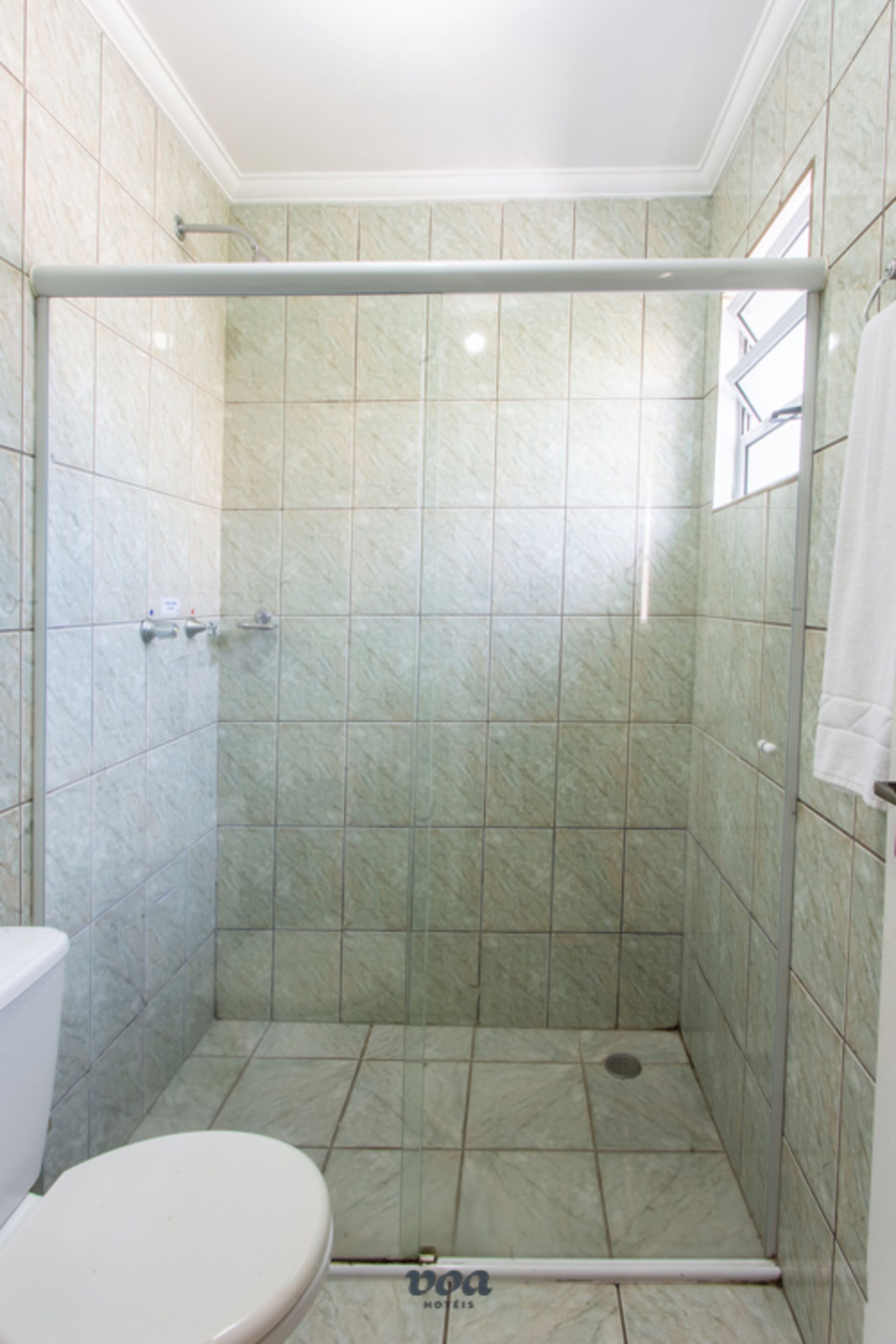 standard double room | bathroom | shower, free toiletries, hair dryer, bidet