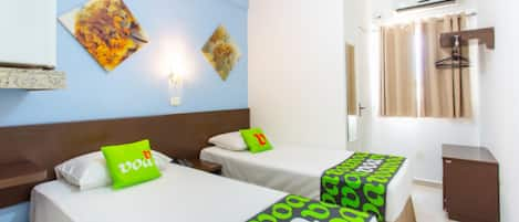 Standard Twin Room | Minibar, desk, free WiFi, bed sheets