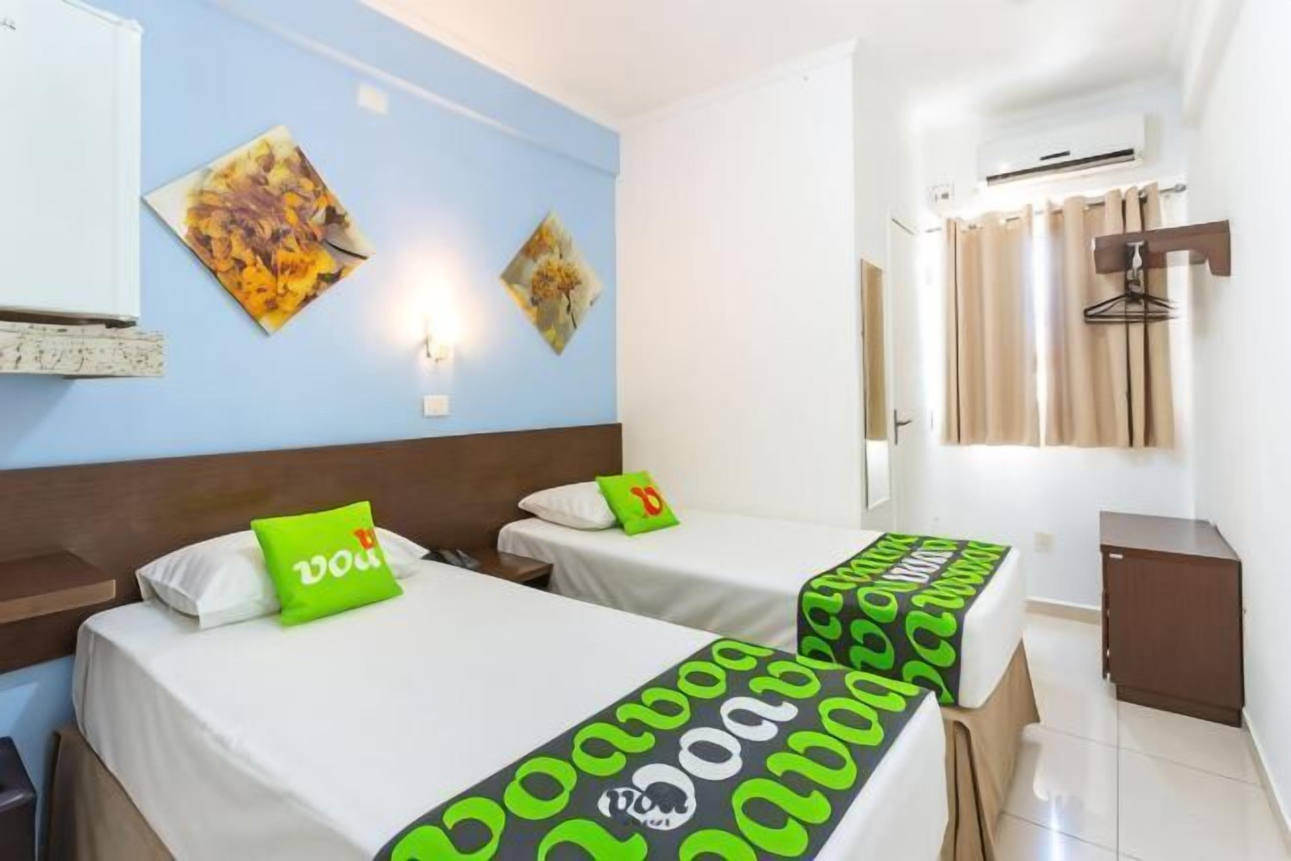 Minibar, bureau, accès au Wi-Fi (inclus), literie fournie