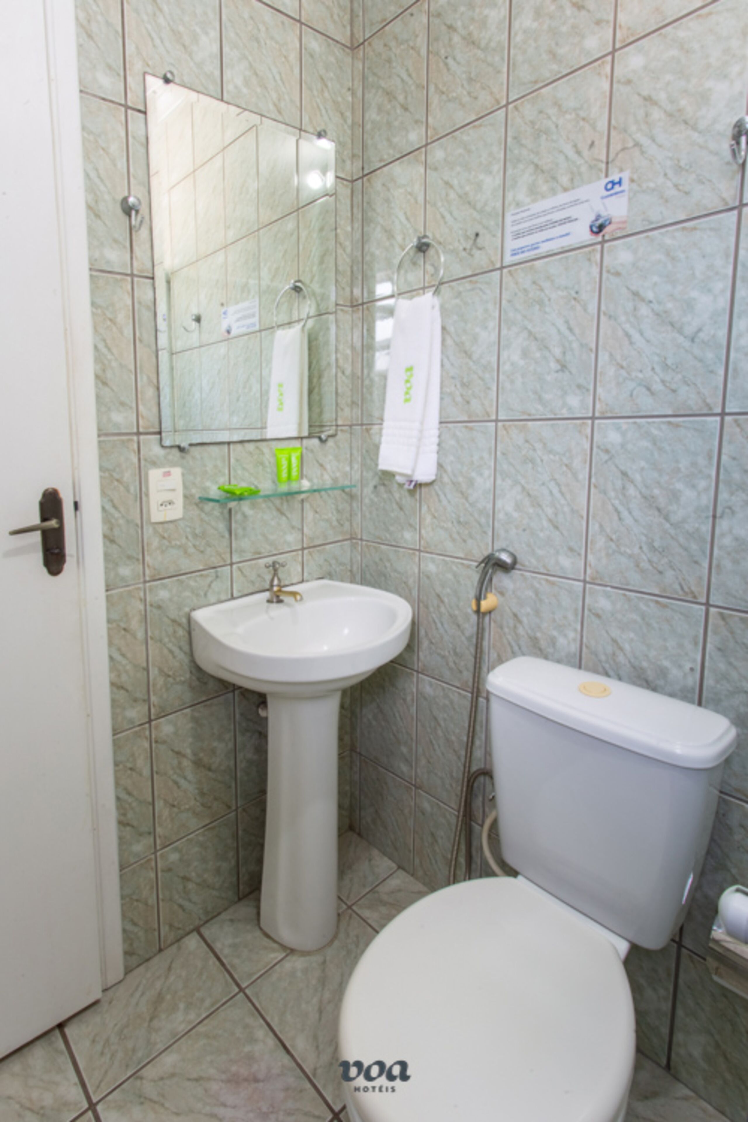 standard double room | bathroom | shower, free toiletries, hair dryer, bidet