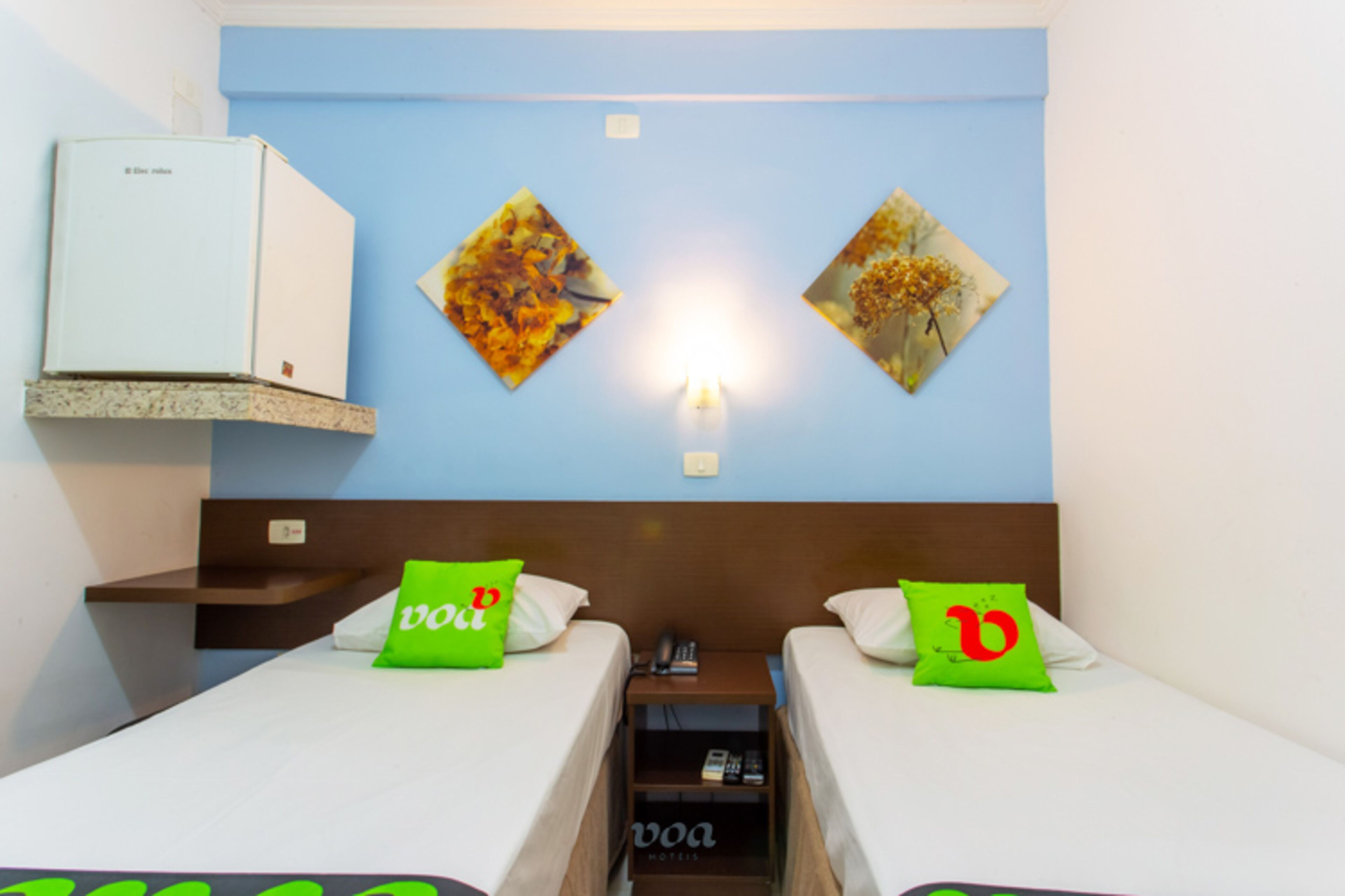 standard twin room | minibar, desk, free wifi, bed sheets