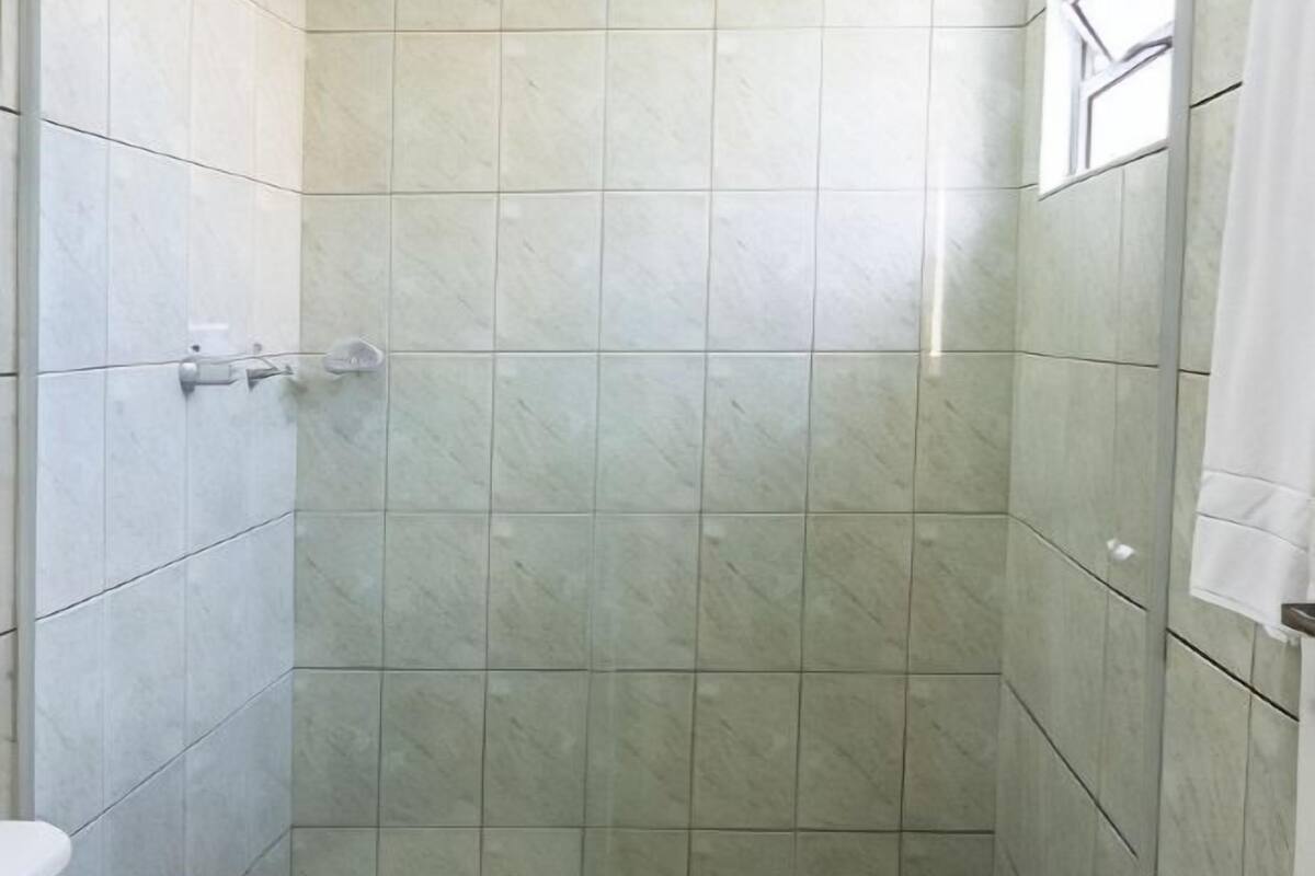 Baño | Ducha, artículos de higiene personal gratuitos, secador de pelo y bidé