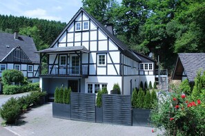 Exterior - Comfort in complete privacy 4 DZ 4 bathrooms, fireplace and sauna with outdoor area (Eslohe (Sauerland))