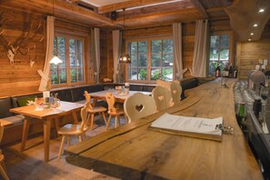 Dining - Aplin-style mountain apartment Oui with a fantastic view of the mountains and the Lech Valley (Elbigenalp)