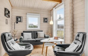 Tv, pejs, dvd-afspiller, bordfodbold