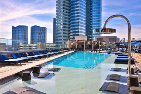 3 outdoor pools, pool umbrellas, pool loungers