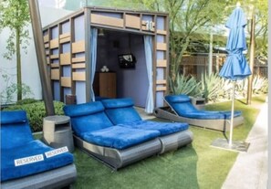 Outdoor spa tub - Stay Together Suites 2Bd-2Ba Apartment (Las Vegas)