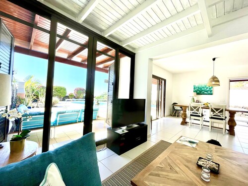 Exklusive Villa, Playa Blanca, beheizter Pool,Meerblick,strandnah, WiFi, SAT- TV