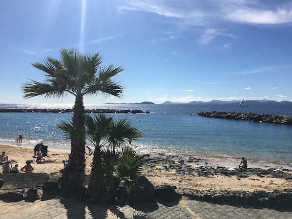 Beach nearby, sun-loungers, beach towels