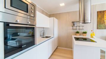 Réfrigérateur, micro-ondes, four, lave-vaisselle