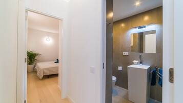 2 slaapkamers, een strijkplank/strijkijzer, gratis wifi, beddengoed