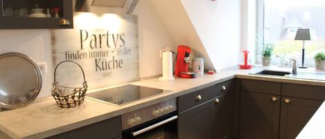 Fridge, oven, stovetop, dishwasher