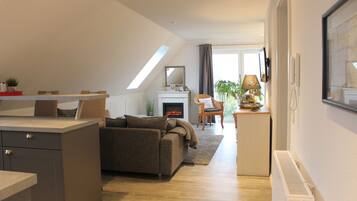 TV, fireplace, DVD player, books