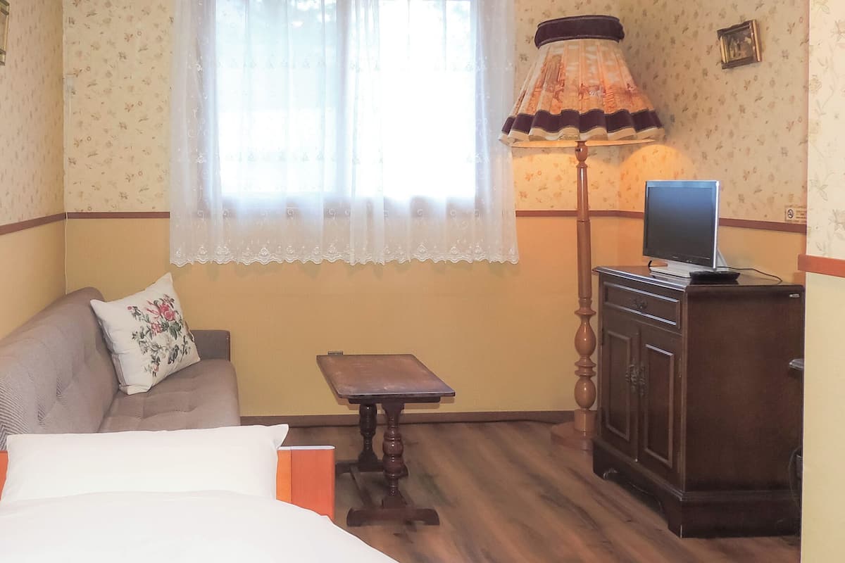 Camera, bagno condiviso (Western Triple) | Wi-Fi gratuito