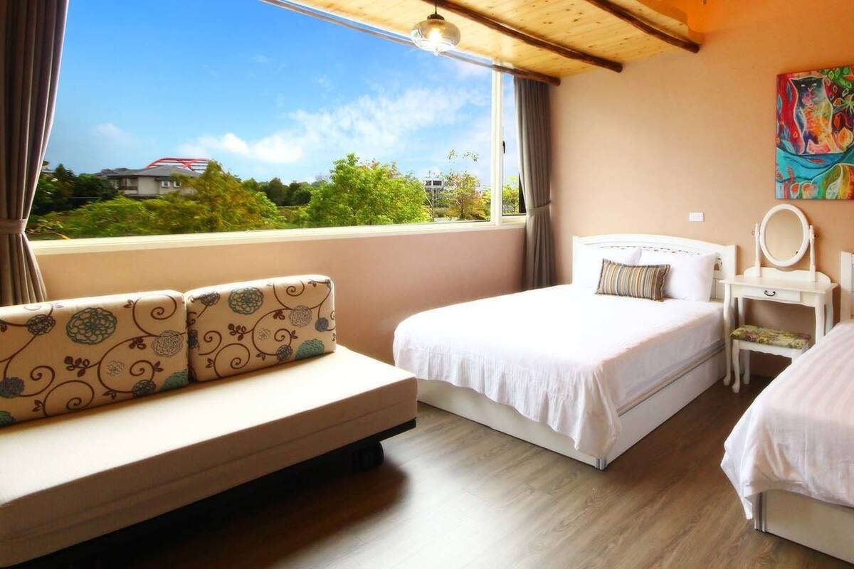 Desk, free WiFi, bed sheets