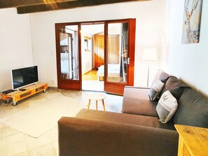 7 bedrooms, iron/ironing board, free WiFi, bed sheets