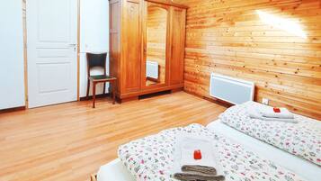 7 bedrooms, iron/ironing board, free WiFi, bed sheets