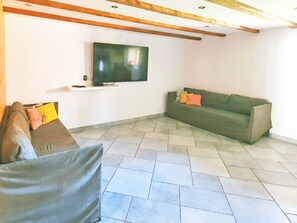 Smart TV, fireplace, table football, books