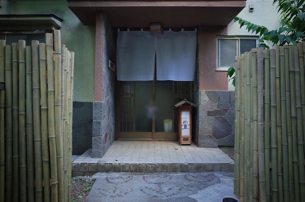 Overnatningsstedets facade