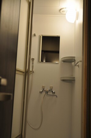 Ducha del cuarto de baño