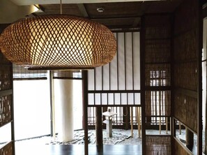 Desk, blackout drapes, free WiFi - Shanghai Zhuli Kosa Spring Resort (Shanghai)