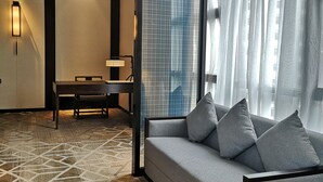 Suite – business, ikke-røyk | Safe på rommet, blendingsgardiner, lydisolert og strykejern/-brett