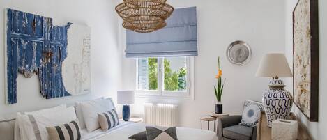 Deluxe-Apartment, Blick auf den Innenhof | 2 Schlafzimmer, Bettwäsche aus ägyptischer Baumwolle