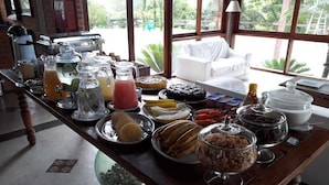 Desayuno bufé gratuito y diario