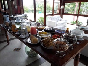 Desayuno buffet incluido todos los días 