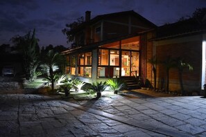 Front of property - evening/night - Hotel Quinta da Mantiqueira (Itatiaia)