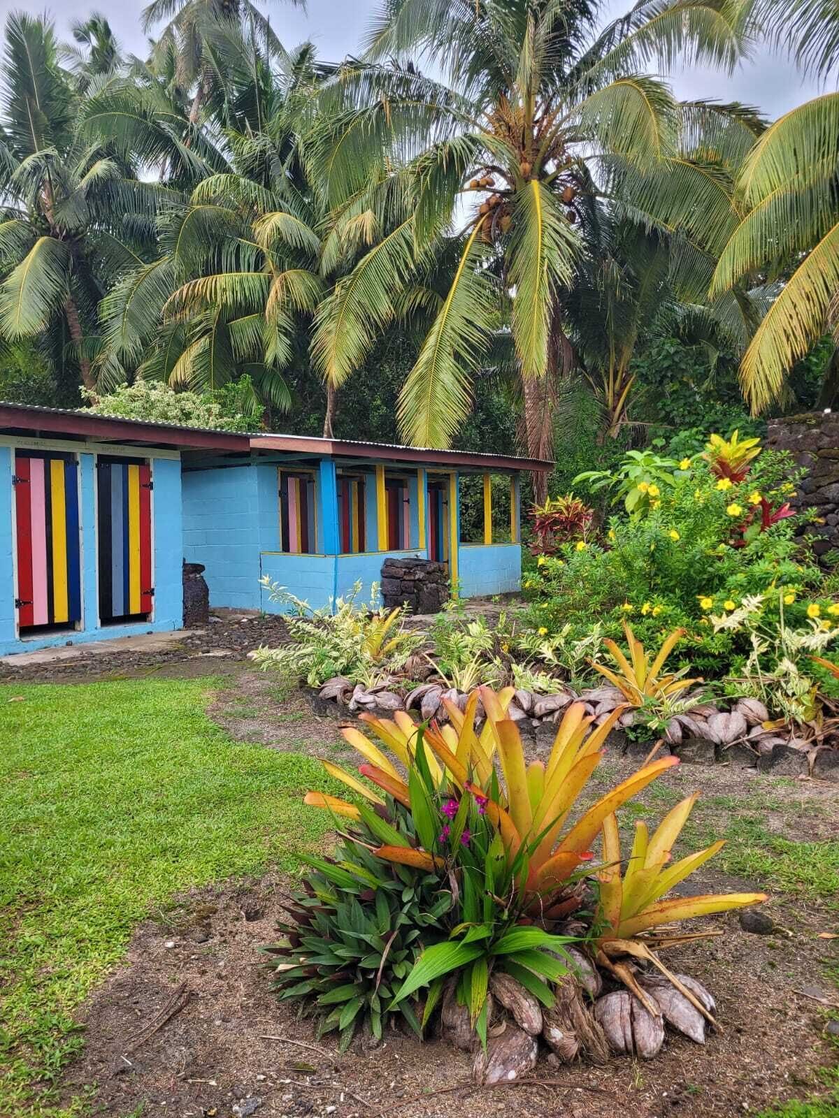 Bungalow cơ bản, quang cảnh biển (Beach Fale) | Phòng tắm | Buồng tắm vòi sen, vòi sen phun mưa, giấy vệ sinh 