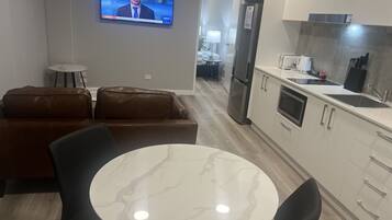 Standard Apartment | In-room dining