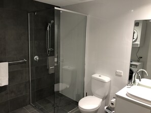 Shower, rainfall showerhead, free toiletries, hair dryer