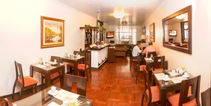 Sudah termasuk sarapan lengkap setiap hari