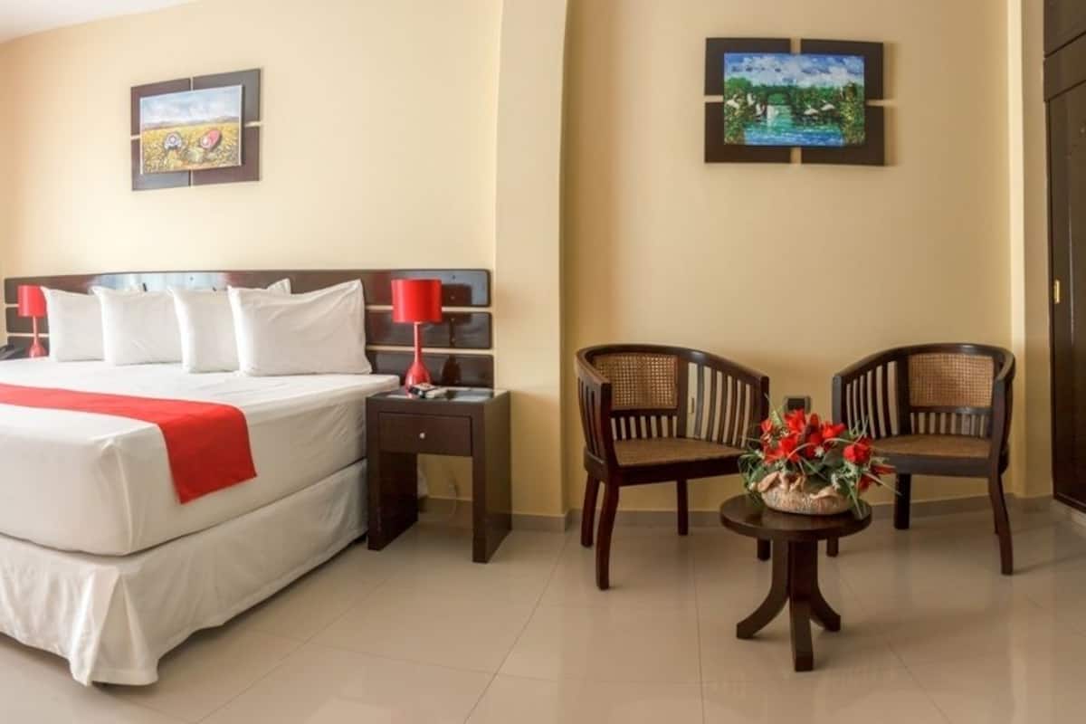 Down comforters, minibar, in-room safe, desk