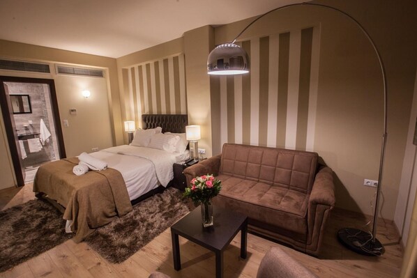 Minibar, in-room safe, soundproofing, free WiFi