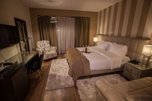 Superior-værelse - 1 kingsize-seng med sovesofa | Minibar, pengeskab på værelset, lydisolering, gratis Wi-Fi