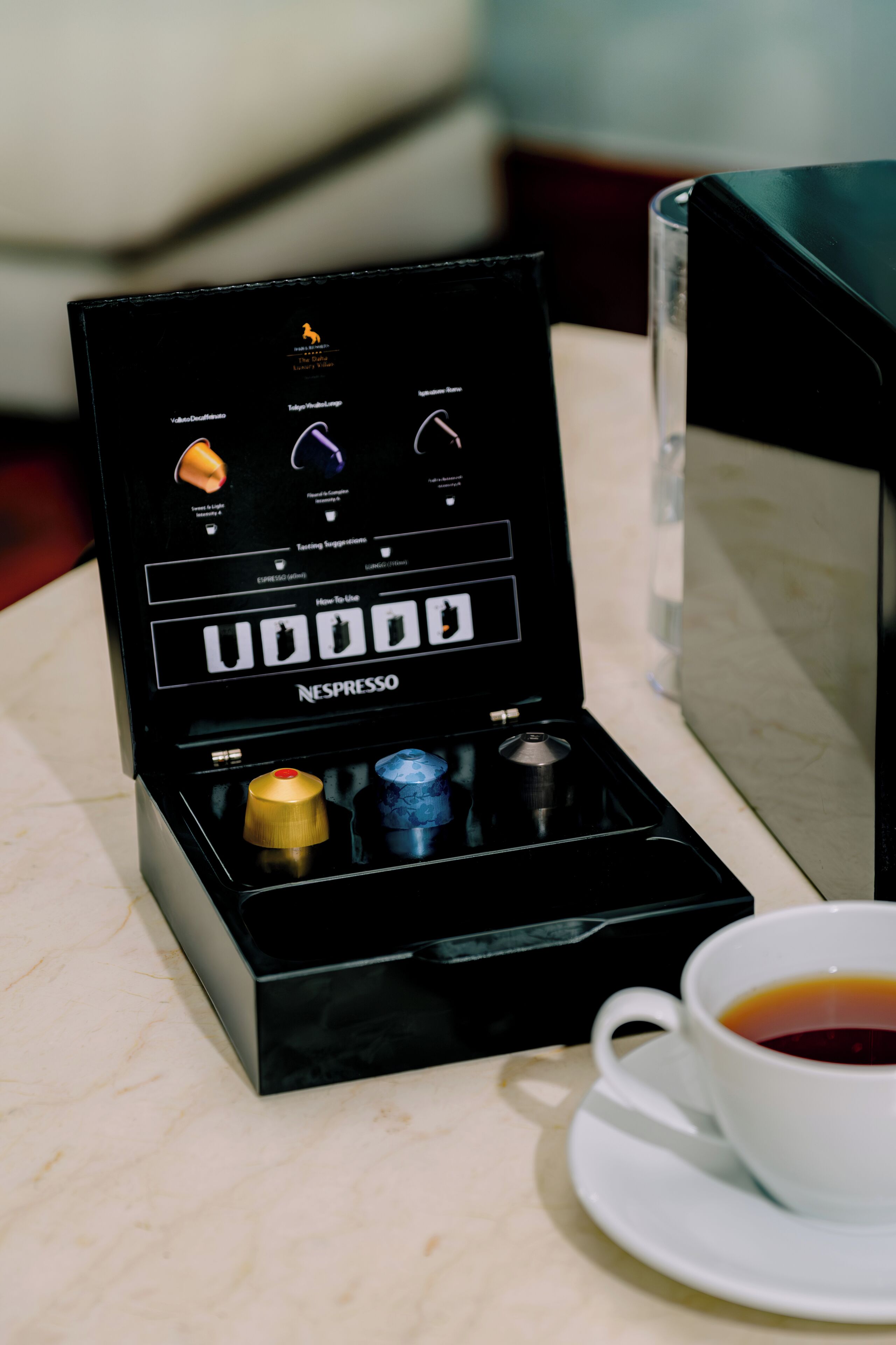 Kopi dan/atau alat penyeduh kopi